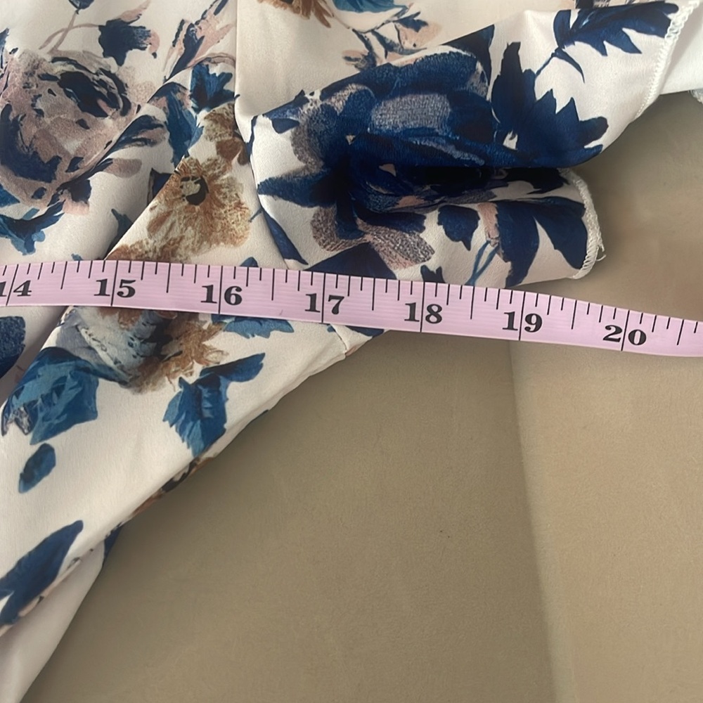 SHEIN Blue and Tan Floral Romper with Flutter Sleeves in Size XL - Picture 10 of 12